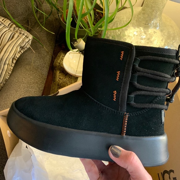 Authentic UGG BOOM Ankle lace back boots NIB - Picture 10 of 13